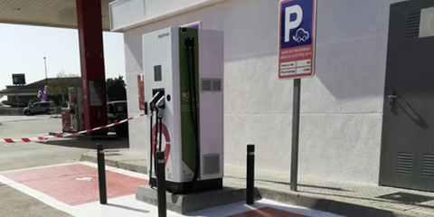 Un total de 13 puertos catalanes contarán con estaciones de recarga rápida y semirrápida de vehículos eléctricos