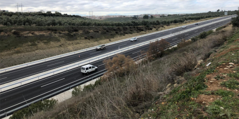 El Ministerio de Fomento licita el contrato para el suministro eléctrico renovable de más de 600 kilómetros de autopistas