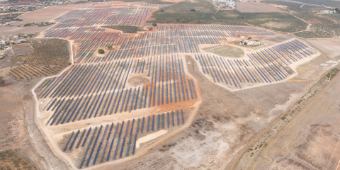 Puesta en marcha de dos plantas fotovoltaicas en Sevilla y Cádiz que suman 100 MWp