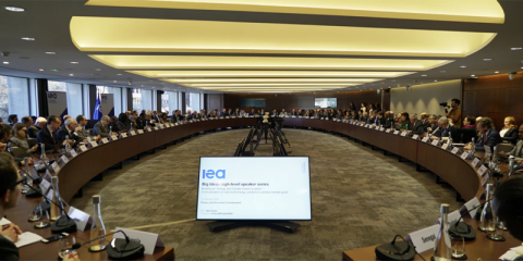 La AIE revisa los pasos a seguir para que el sector energético cumpla con los objetivos de sostenibilidad