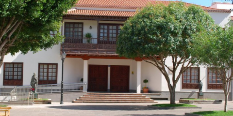 Todos los edificios del ayuntamiento canario de Arona se suministrarán con energía de origen 100% renovable