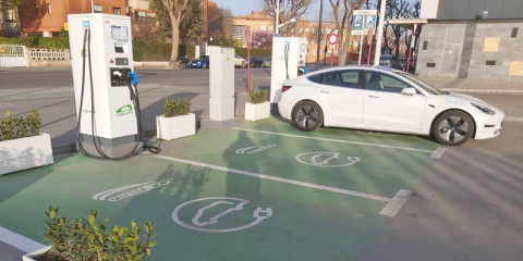 Instalan dos puntos de recarga rápida para vehículos eléctricos en la estación de autobuses de Albacete