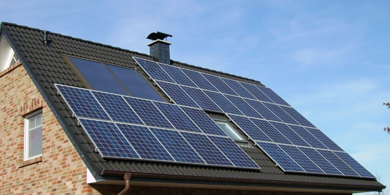 Rejado con paneles fotovoltaicos