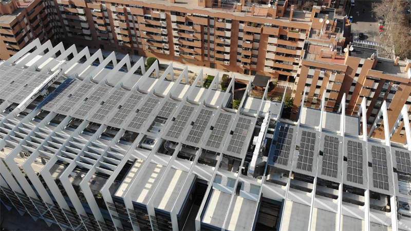 Placas fotovoltaicas en Campus Repsol