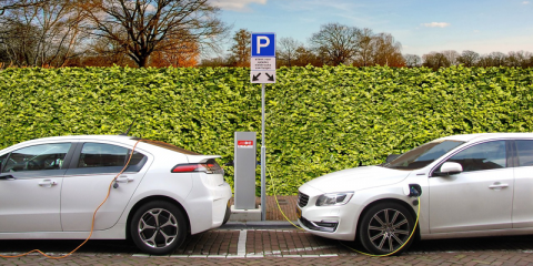 ANFAC firma dos acuerdos de colaboración para impulsar la movilidad eléctrica