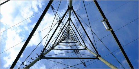 La CNMC aprueba la circular que retrasa los nuevos peajes eléctricos a 2021