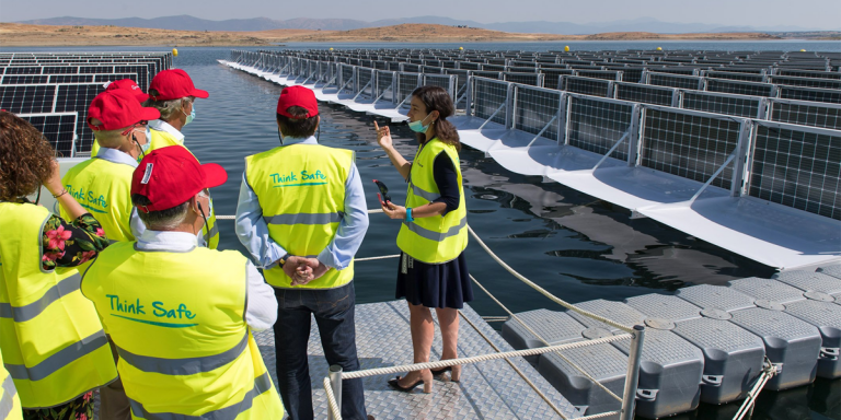 ACCIONA inaugura en Extremadura la primera planta fotovoltaica flotante conectada a red de España