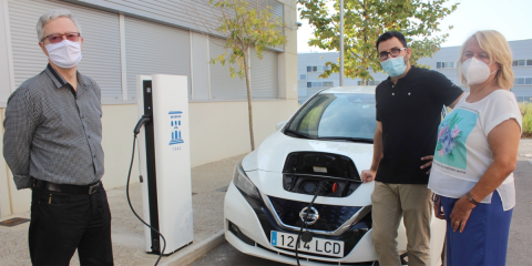 La Universidad de Zaragoza dispone de su primer punto de carga de vehículos eléctricos