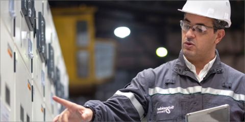 EcoStruxure Service Plans, servicios que mejoran el rendimiento de los equipos y sistemas eléctricos