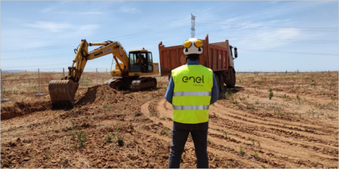 Comienza la construcción de tres plantas fotovoltaicas en Extremadura con paneles bifaciales