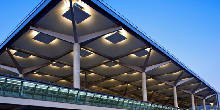 Iluminación en instalaciones de aeropuerto
