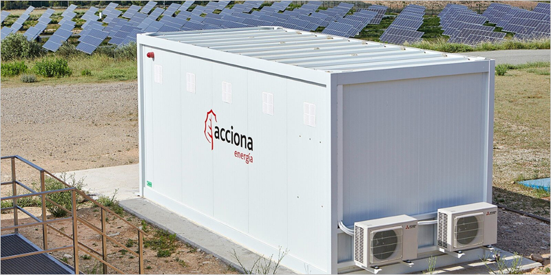 Acciona conecta a red una planta de almacenamiento de energía renovable con baterías de segundo uso. 
