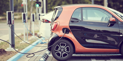 Comienza a tramitarse la normativa sobre instalaciones de suministro eléctrico para VE en Barcelona