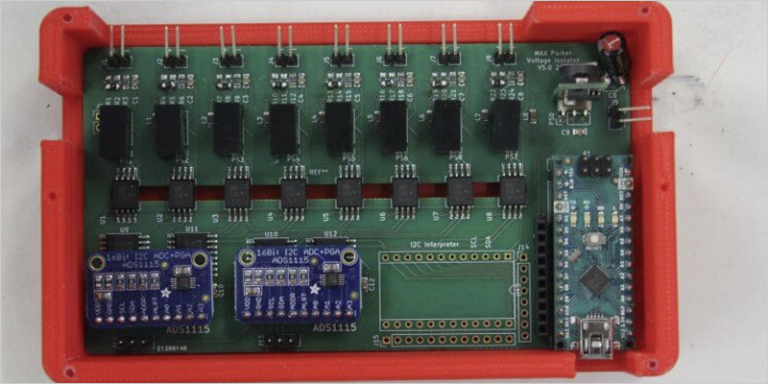 Circuito de medición de voltaje de celda y batería multicanal aislado para uso en cadenas en serie.