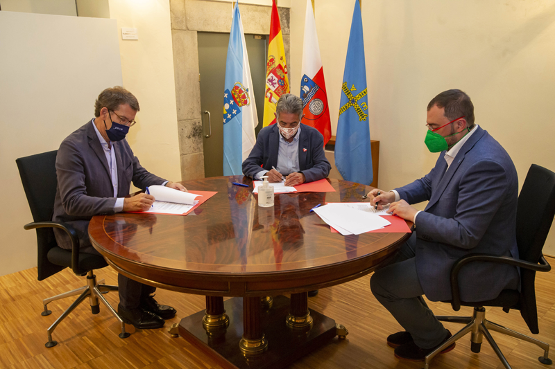 Los presidentes autonómicos de Asturias, Cantabria y Galicia en la firma del acuerdo