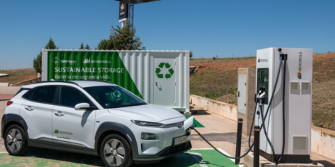 Instalan un punto de recarga de vehículos eléctricos alimentado con baterías de segunda vida