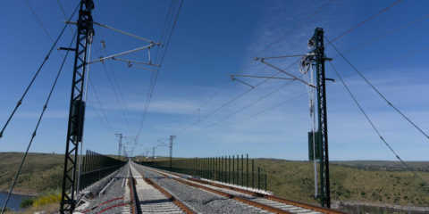 Luz verde al contrato de suministro de electricidad de origen renovable en puntos del sistema ferroviario
