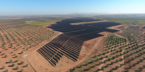 El proyecto San Serván 2020 de 138 MW empieza a generar energía fotovoltaica en Extremadura
