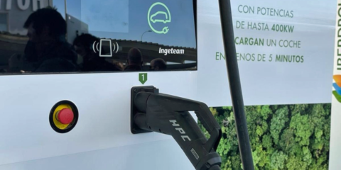 Inaugurada una electrolinera de recarga rápida con cargadores de hasta 400 kW en Elche