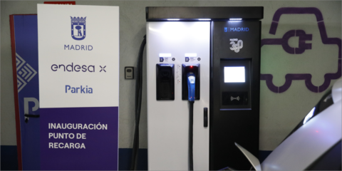 Nueva estación de recarga para vehículos eléctricos en un aparcamiento municipal de Madrid