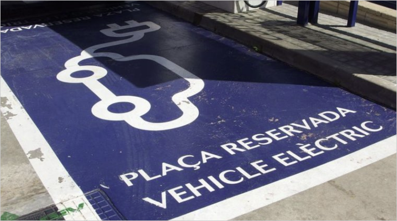 plaza de aparcamiento de vehículo eléctrico 