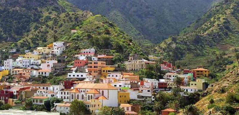 Vista de Vallehermoso en La Gomera