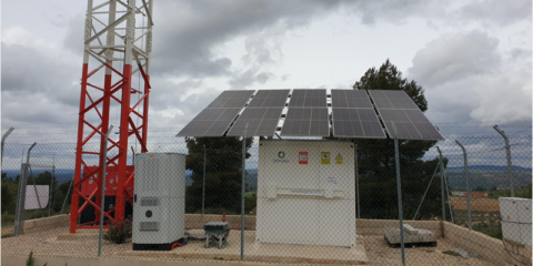 Desigenia diseña un nuevo modelo del sistema híbrido de energía EcoCube más fácil de transportar