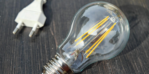 España aprueba el mecanismo ibérico para rebajar la electricidad con la limitación del precio del gas