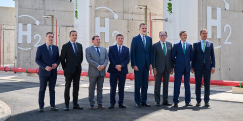 Inaugurada en Puertollano una planta de hidrógeno verde para uso industrial en sustitución del gas