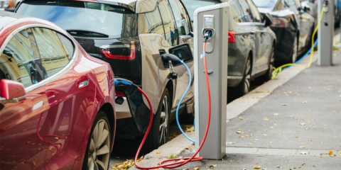 La UE subvenciona proyectos de movilidad sostenible para estaciones de recarga eléctrica y repostaje de hidrógeno