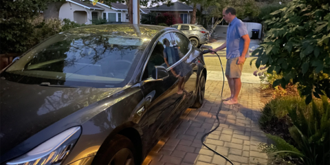 Un estudio recomienda recargar los VE durante el día para reducir costes y estrés en el sistema eléctrico