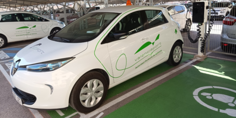 Puesta en marcha de varios puntos de recarga de VE en el aparcamiento de la APV en Valencia