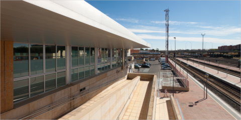 Los aparcamientos de 80 estaciones de Adif y Adif AV acogerán 1.079 puntos de recarga eléctrica