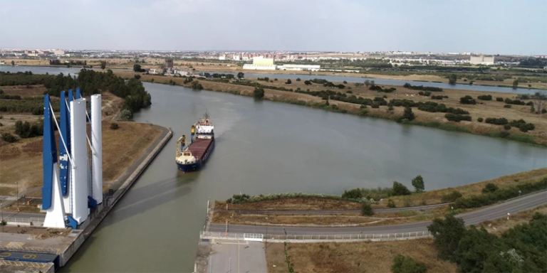 El Puerto de Sevilla contará con una planta solar fotovoltaica que producirá hidrógeno verde