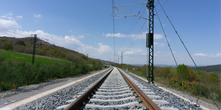 Adif AV adjudica el suministro de energía verde para el sistema ferroviario