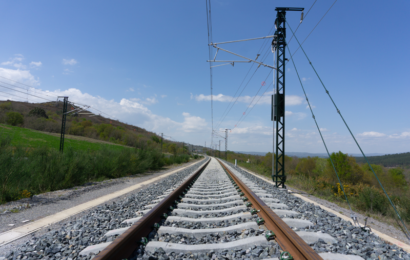 Adif AV adjudica el suministro de energía verde para el sistema ferroviario