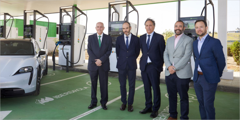 Inauguración de una estación de recarga ultrarrápida para vehículos eléctricos en Salamanca