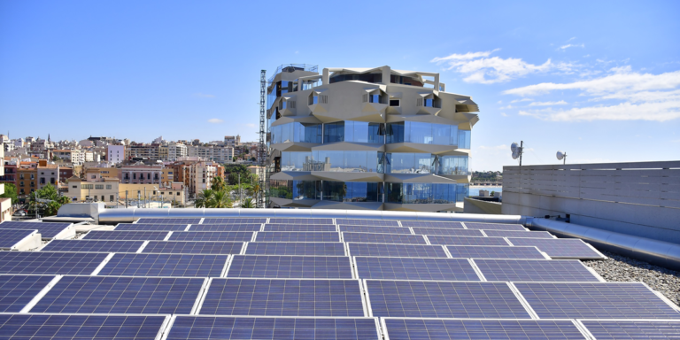 paneles solares en el Puerto de Tarragona