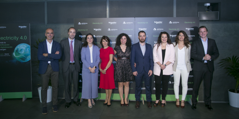 participantes en el evento Electricity 4.0 de Schneider Electric y Asprima