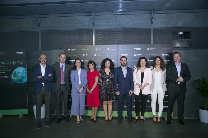 participantes en el evento Electricity 4.0 de Schneider Electric y Asprima