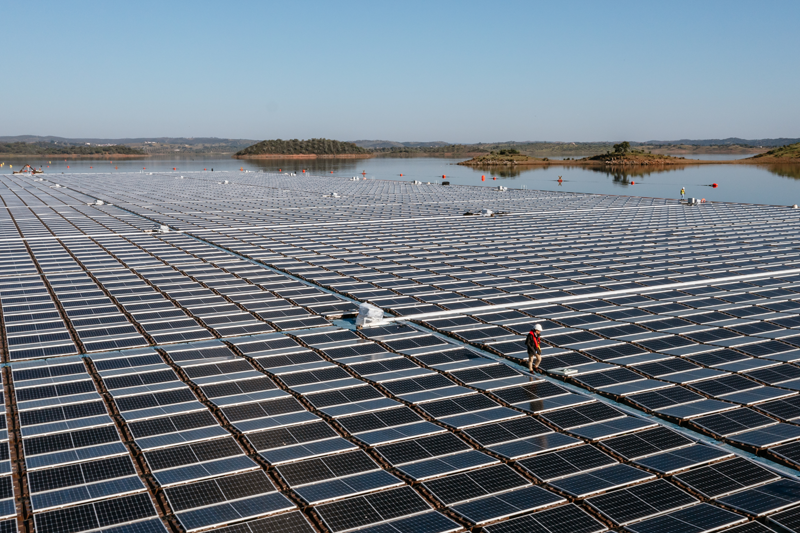 granja solar flotante híbrida de Alqueva