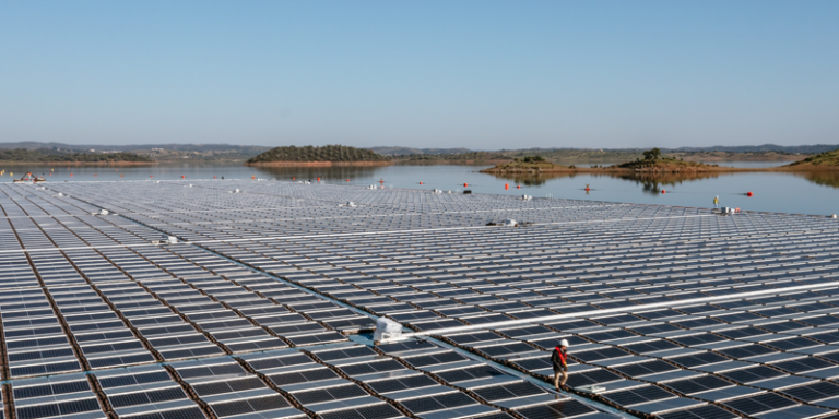 granja solar flotante híbrida de Alqueva