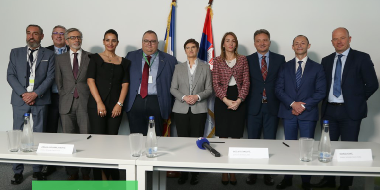 Firma del acuerdo de Schneider Electric para modernizar la red eléctrica de Serbia.