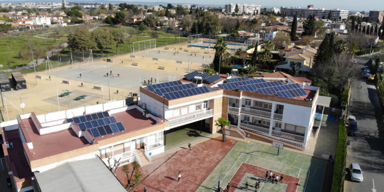 paneles fotovoltaicos en colegio