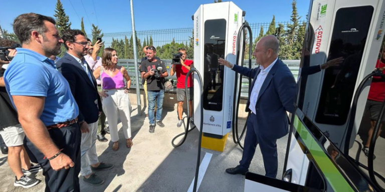 Elche inaugura una estación de recarga para autobuses eléctricos urbanos