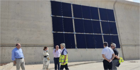 Prueba piloto para crear un parque fotovoltaico vertical a gran escala en el Puerto de Valencia
