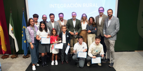 El municipio de Plasencia recibe el Premio Eolo 2023 por su labor en la integración rural de la eólica