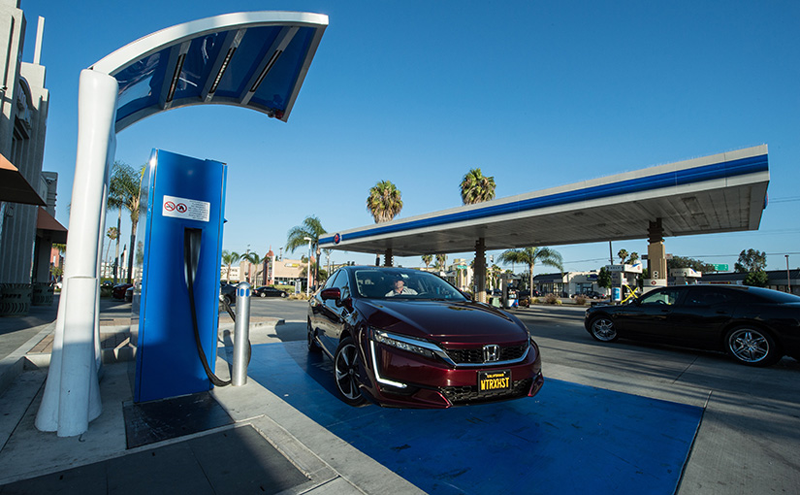 Una estación de servicio de hidrógeno en Long Beach, California. Foto de Dennis Schroeder, NREL