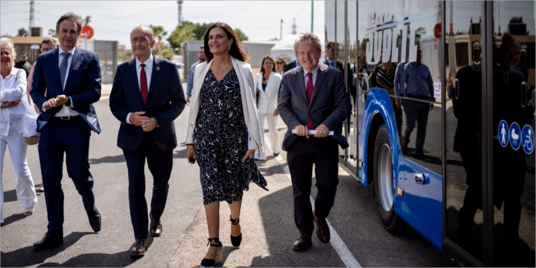 La ciudad de Málaga camina hacia un transporte 100% sostenible para 2030 y, entre otras medidas, apuesta por los autobuses eléctricos.