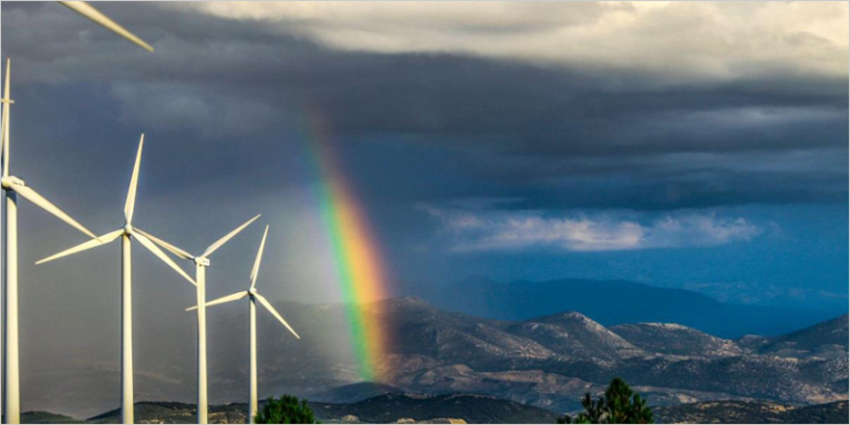 energía eólica con arcoiris